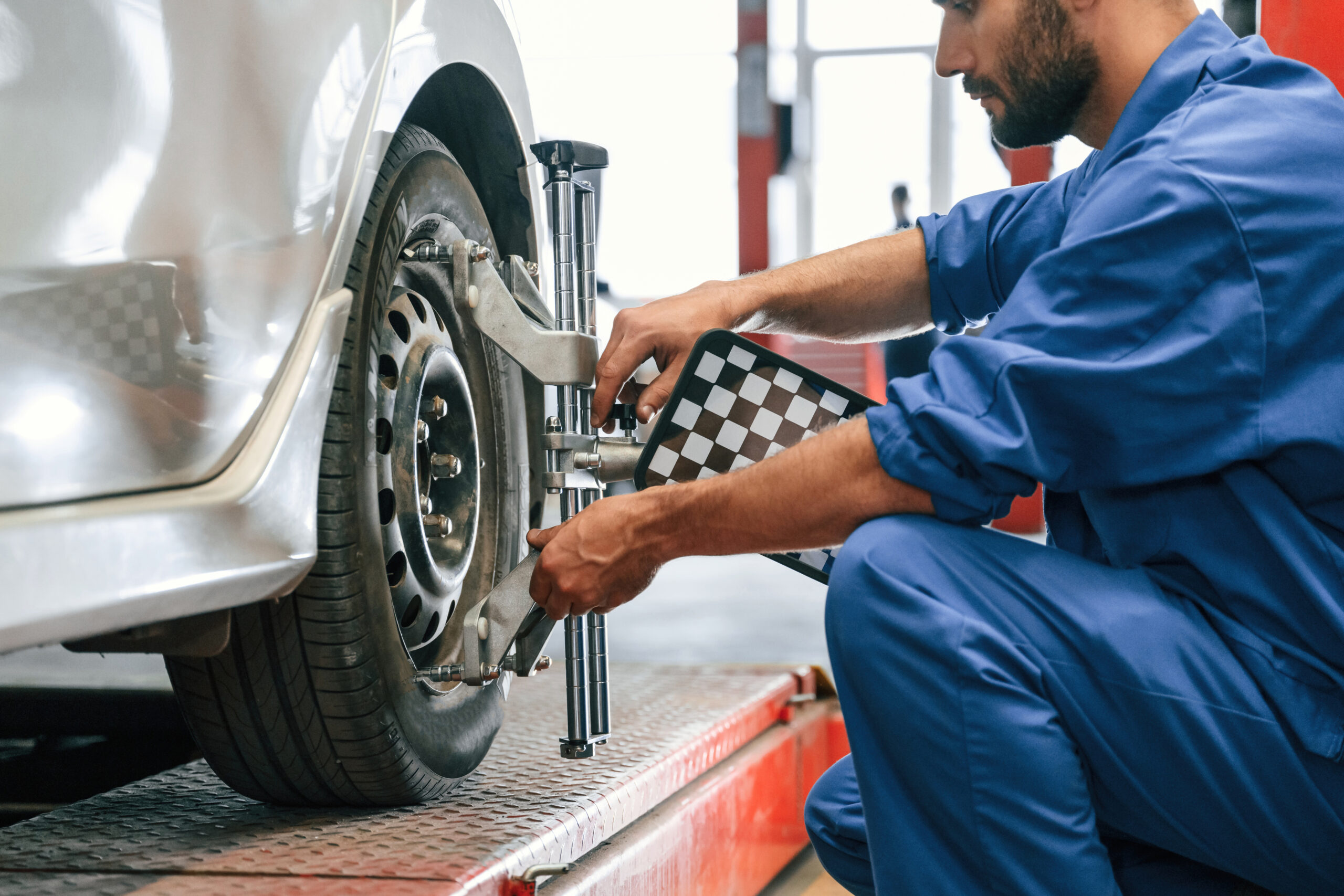 Gommauto Lodigiana - Meccanico specializzato in assetto e convergenza gomme auto Lodi e provincia